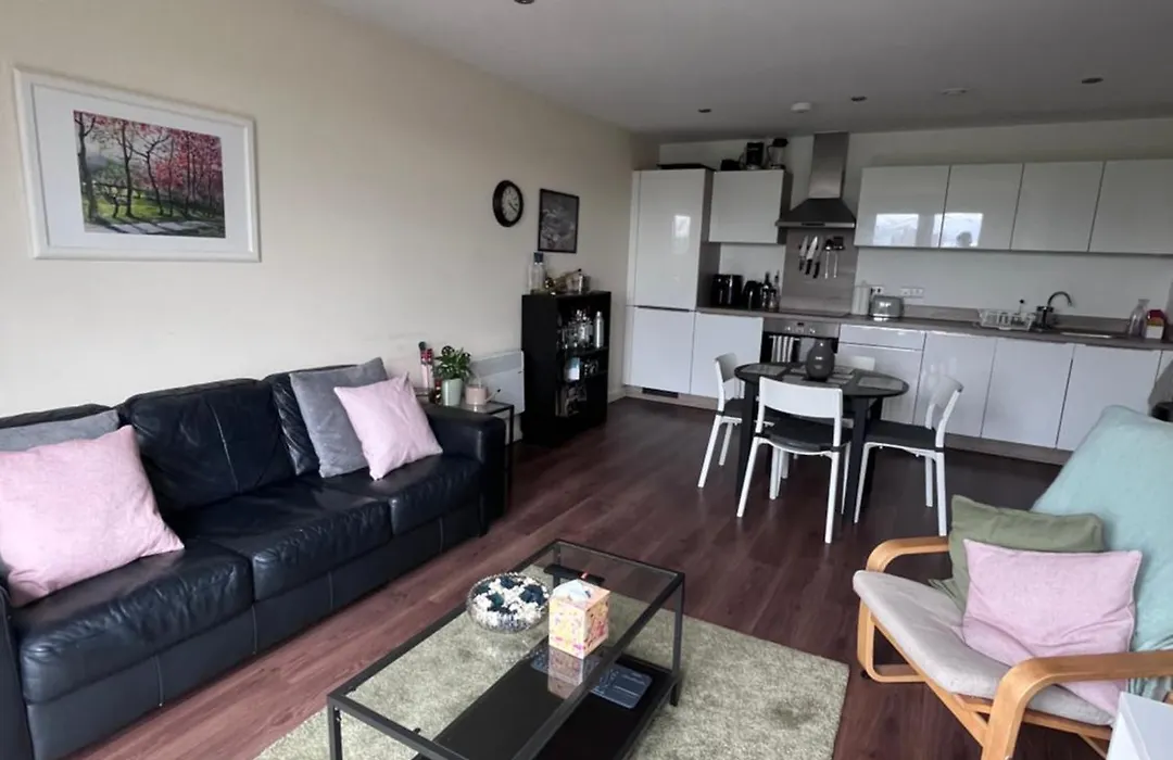 Double Bedroom - Private Bathroom - City Centre-1