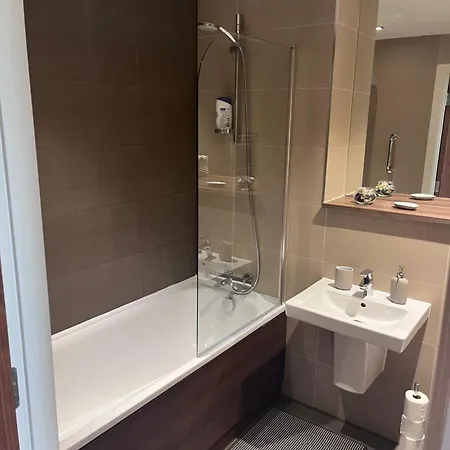 Double Bedroom - Private Bathroom - City Centre-2