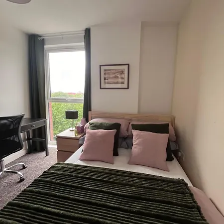 Double Bedroom - Private Bathroom - City Centre-3