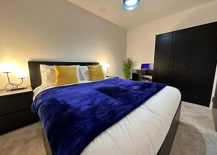 1 Bed Apartment Near Old Trafford With Free Car Park